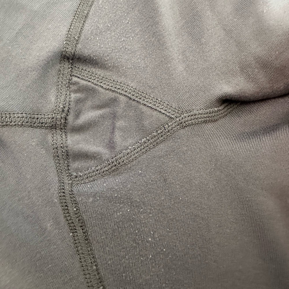 GapFit Black Capri Leggings with Coral Accent Lines (1040) - Picture 10 of 12
